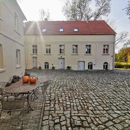 Palac I Folwark Brzeznica Brzeznica  المظهر الخارجي الصورة