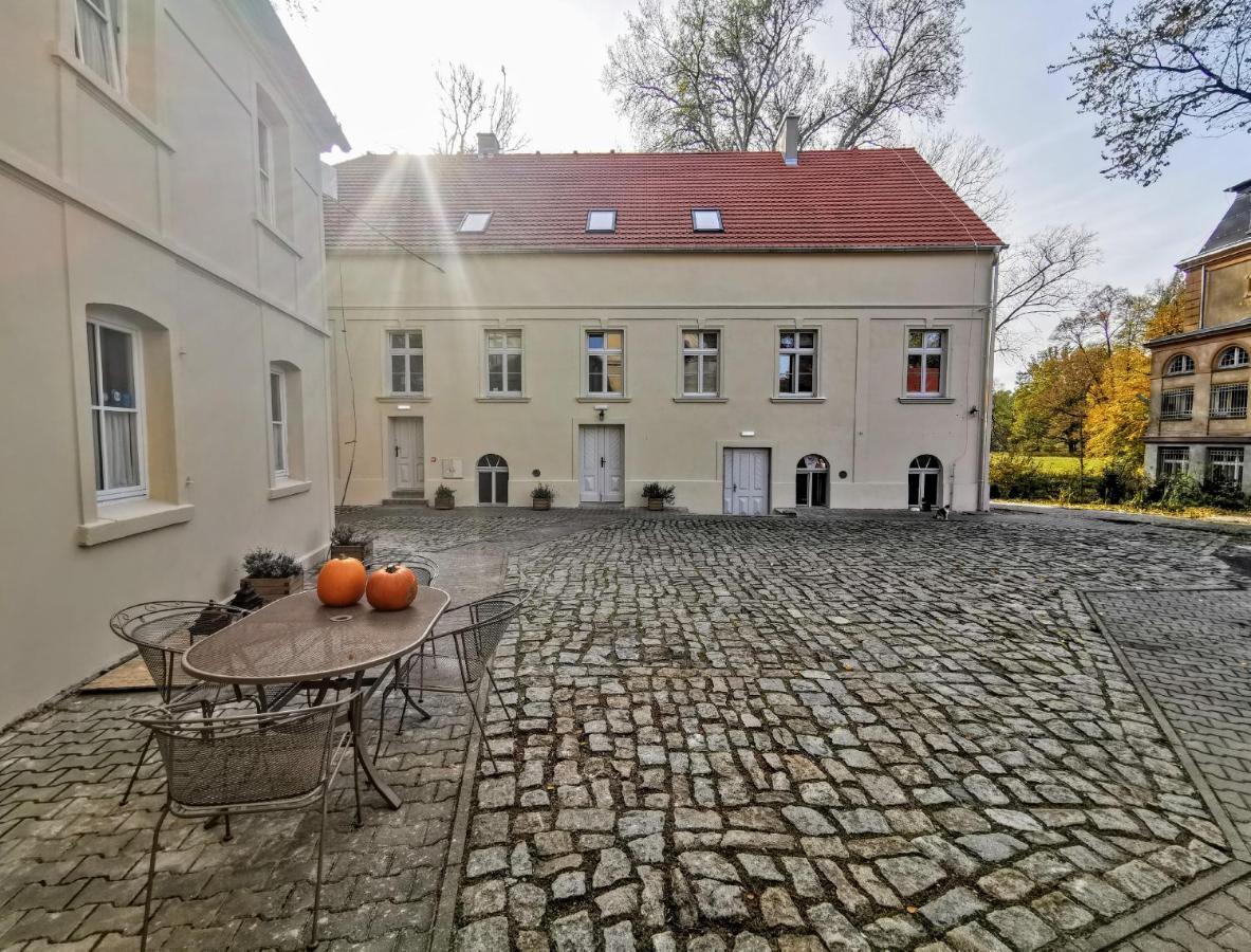 Palac I Folwark Brzeznica Brzeznica  المظهر الخارجي الصورة